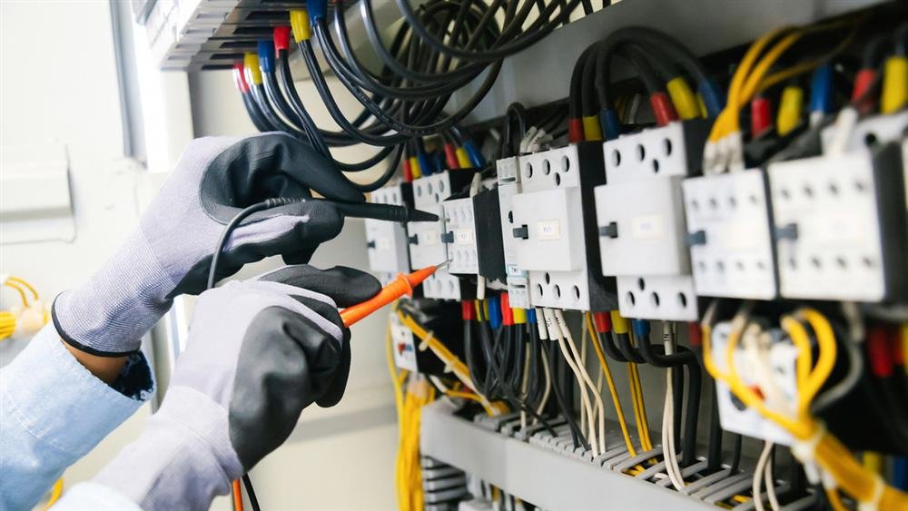 Installation électrique dans un tableau technique